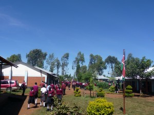 In nur 6 Jahren zum Vorzeigeprojekt: Die Ugari Secondary School ermöglicht inzwischen 400 SchülerInnen aus nah und fern eine bessere Zukunft.