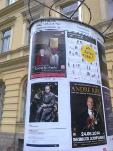 Benefizkonzert Kinder für Kinder - Plakat an einer Ankünder-Säule